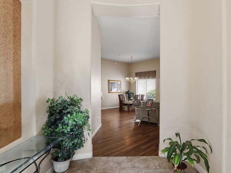 8712 N 73rd Way photo 4