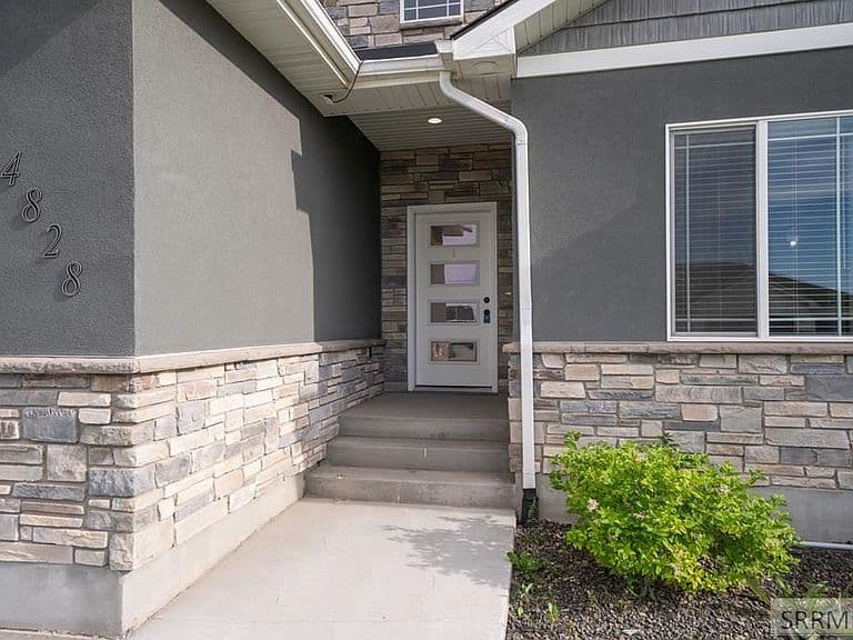 4828 E Luxor Dr photo 3