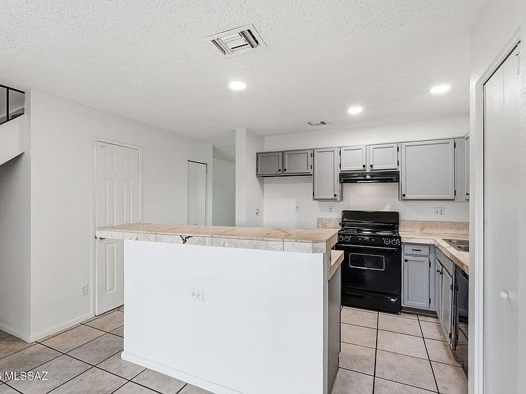 2604 W Ironcrest Dr photo 5