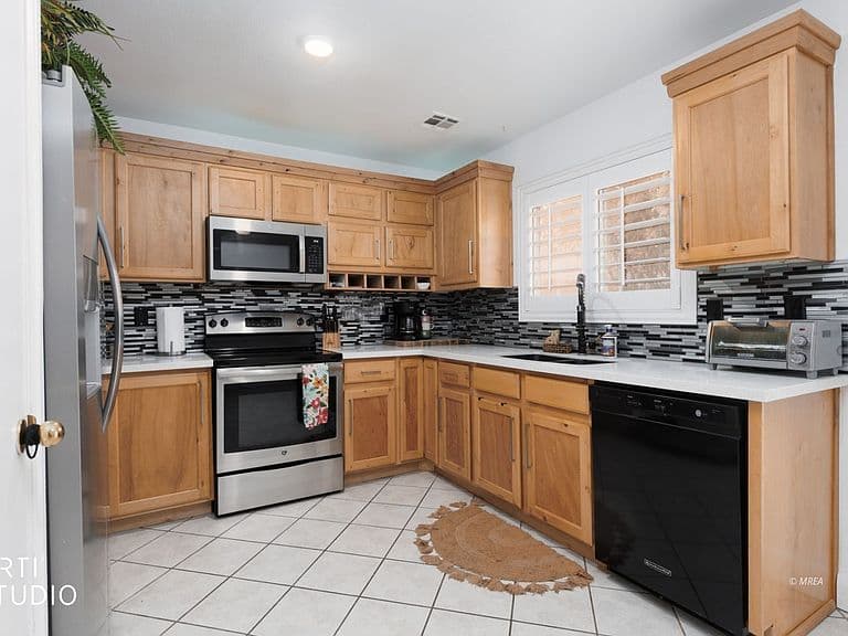 868 Joshua Dr photo 3