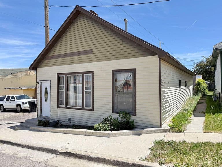 314 Topaz St photo 2