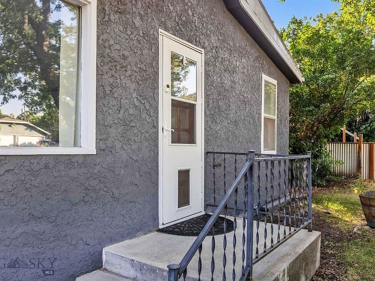 513 N G St photo 5