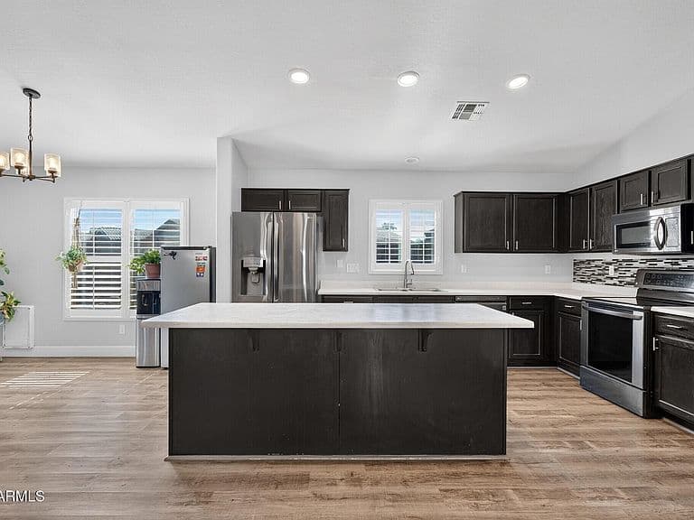 1108 E MADDISON Street photo 4