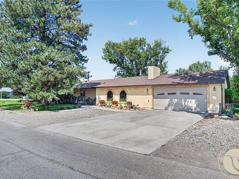 405 Crow Ln photo 2