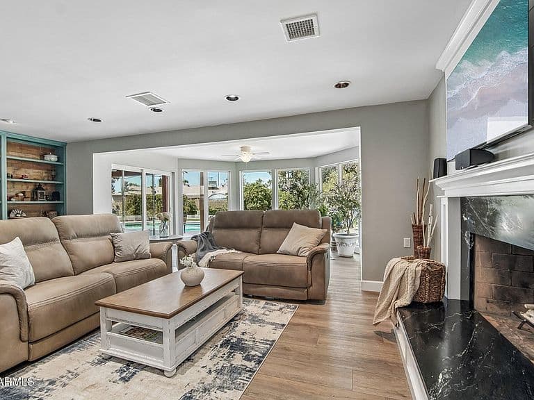 5022 W HARMONT Drive photo 5