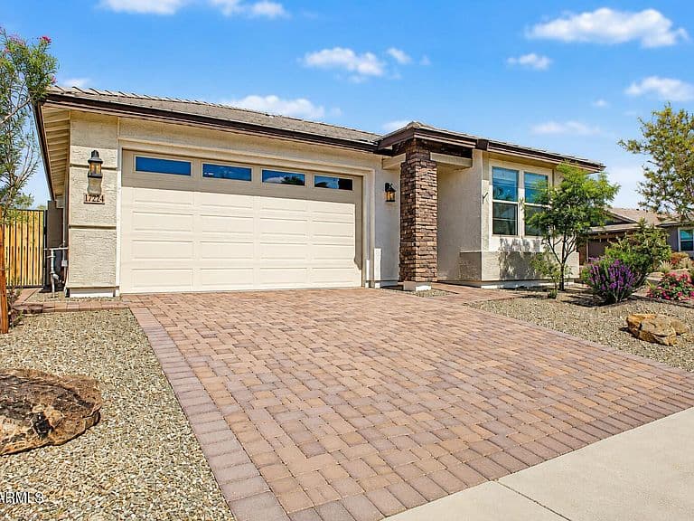 17224 W DESERT SAGE Drive photo 2