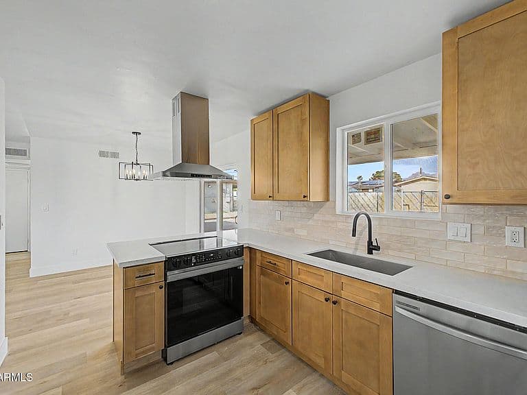 1225 S LAWTHER Drive photo 3