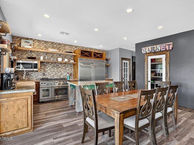 275 E DESERT HOLLY Drive photo 2