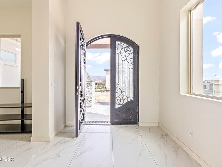 17021 E Lowden Rd photo 3