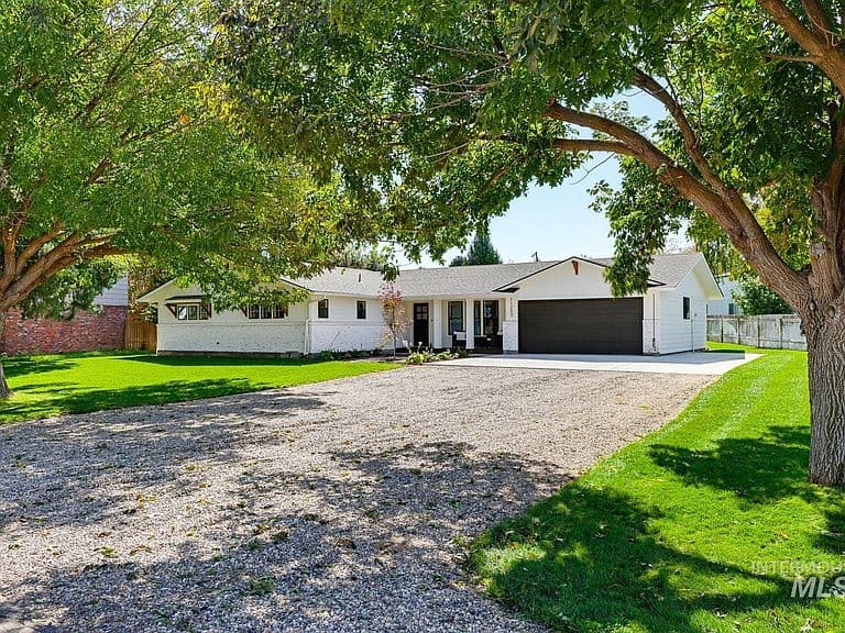 11253 Meadowbrook Dr photo 2