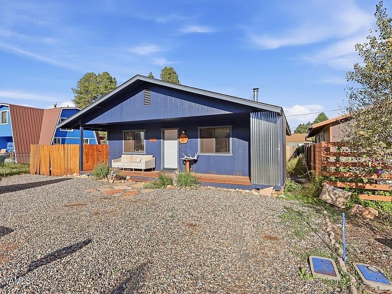 3581 Huron photo 3