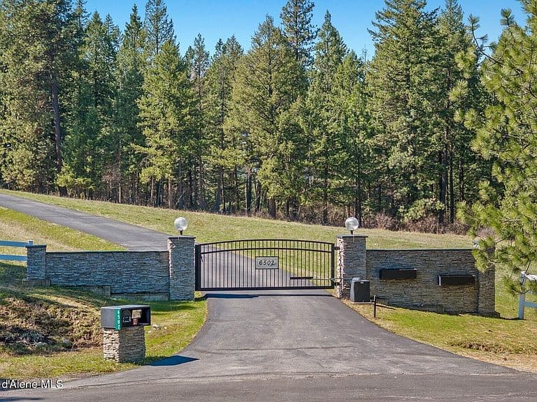 6502 E Highview Dr photo 2