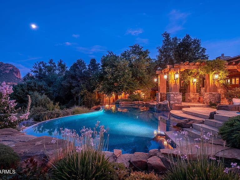 140 HIDDEN MEADOW Drive photo 3