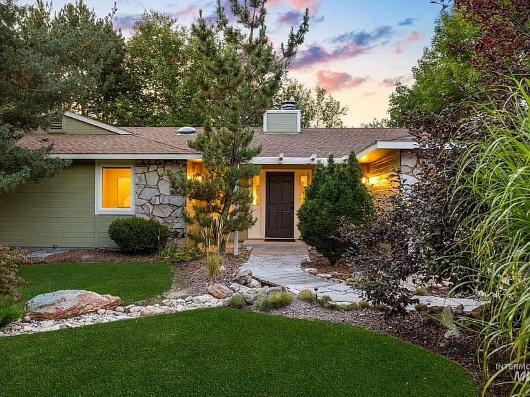 2013 S Coloma Way photo 2