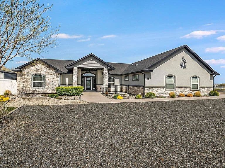 3847 Glasswing Dr photo 1