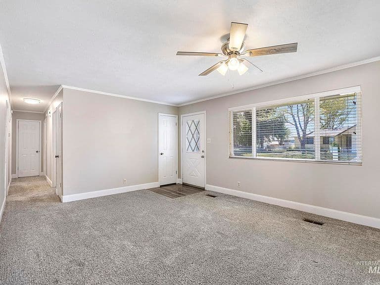 104 Birchwood Cir N photo 2