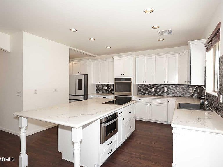 43671 W KNAUSS Drive photo 4
