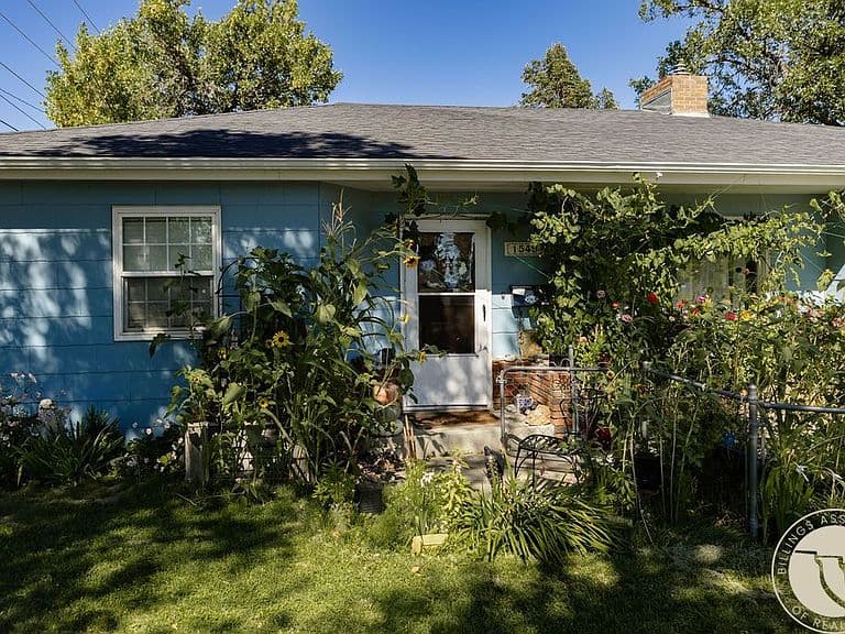 1549 Lewis Ave photo 3