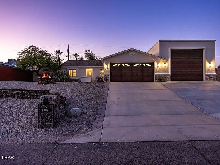 1389 Arroyo Dr photo 2