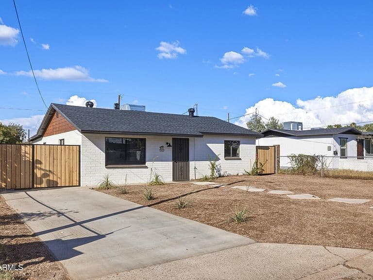 2930 E GRANADA Road photo 4