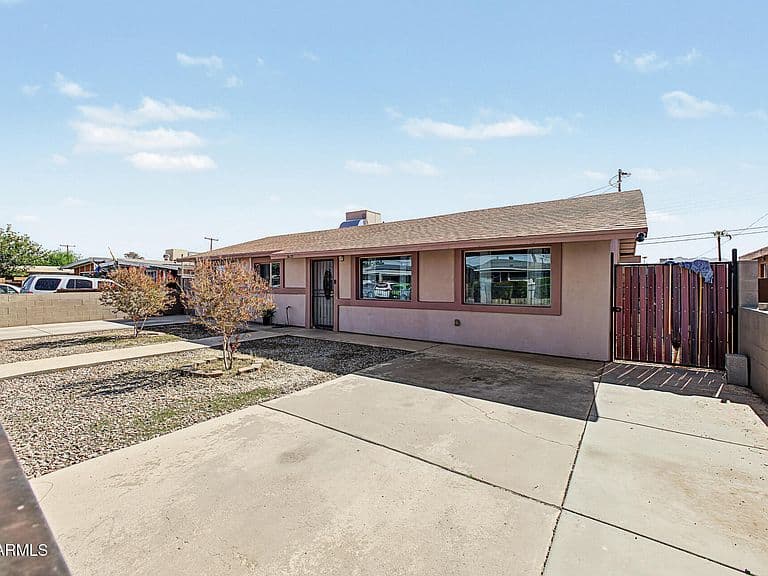 3635 W LA SALLE Street photo 2