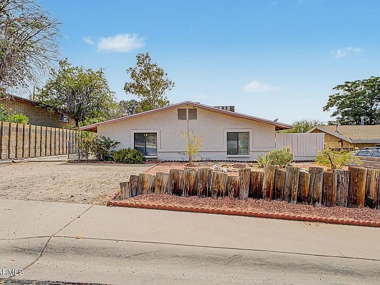 354 N JACKSON Street photo 2