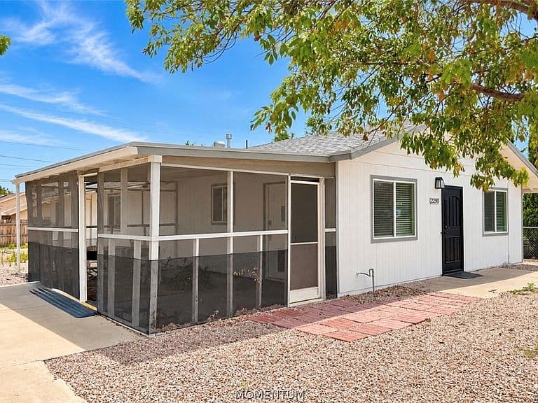 2290 E Packard Avenue photo 1