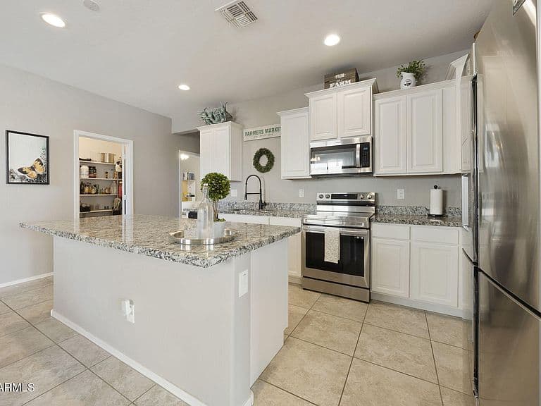 18259 W IDA Lane photo 2