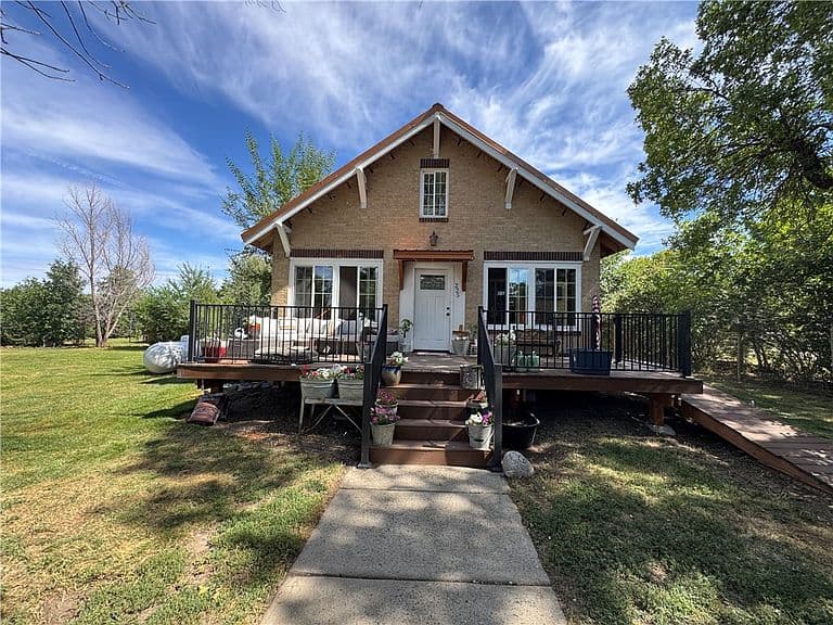 225 4th St photo 1