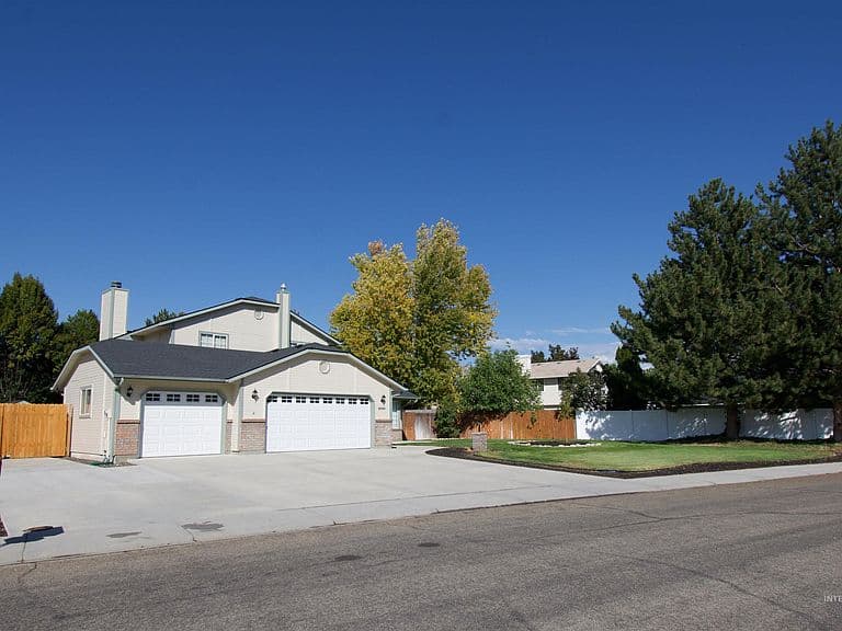 2050 W Sandalwood Dr photo 1