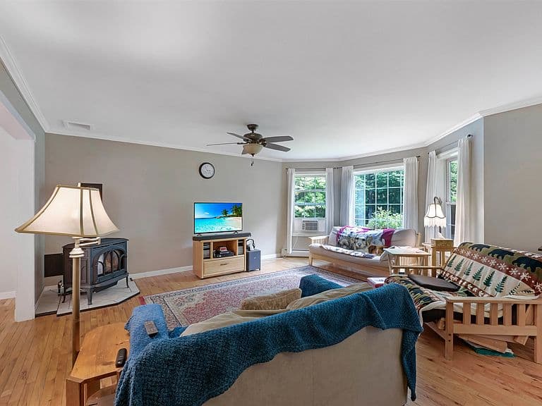 67 Applewood Drive photo 4