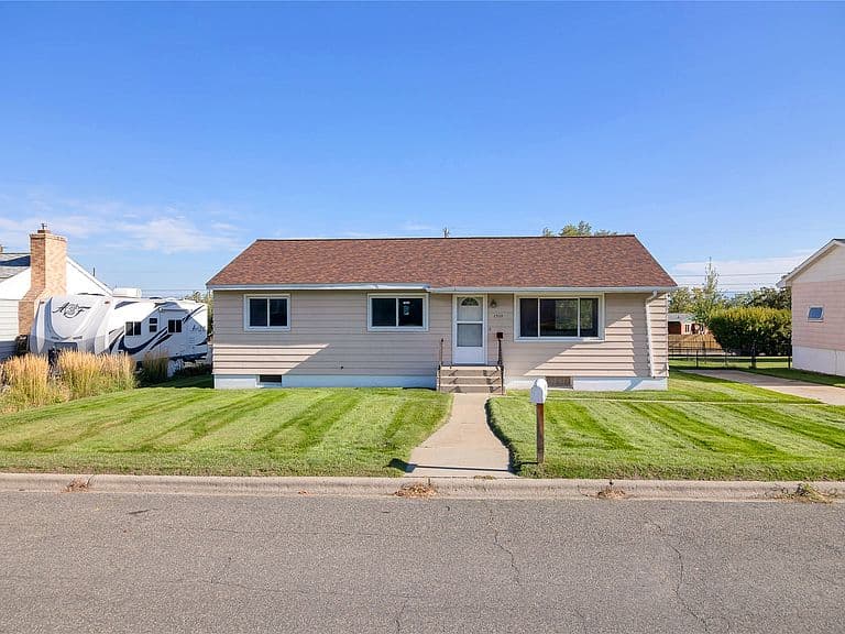 1310 Peosta Ave photo 1