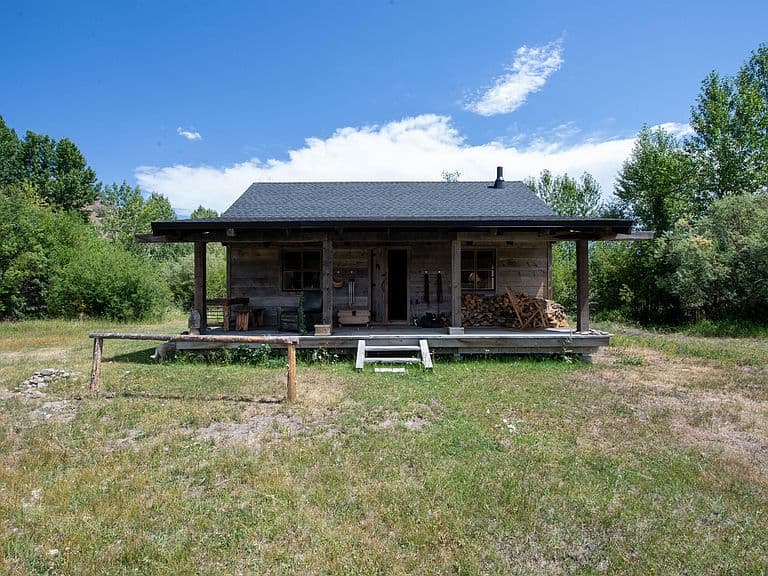 9885 Challis Creek Rd photo 5