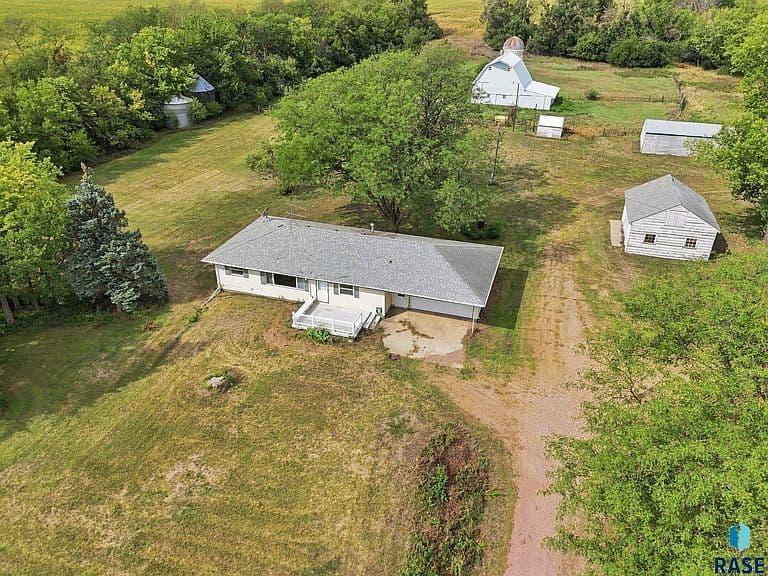 27555 State Highway 11 photo 1