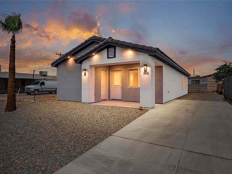 1908 Granada Drive photo 2