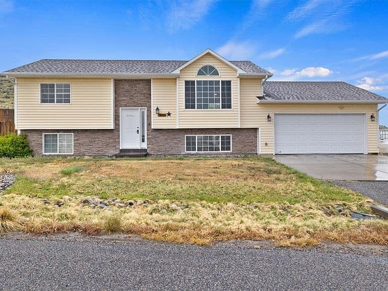 7645 Century Hills Rd N photo 1