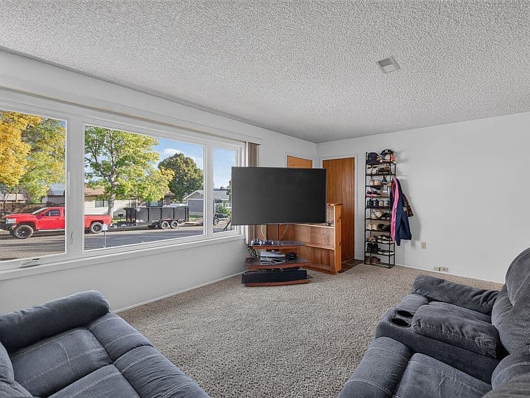 723 Cherry Ave photo 4