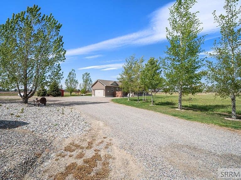 4353 E 278 N photo 3