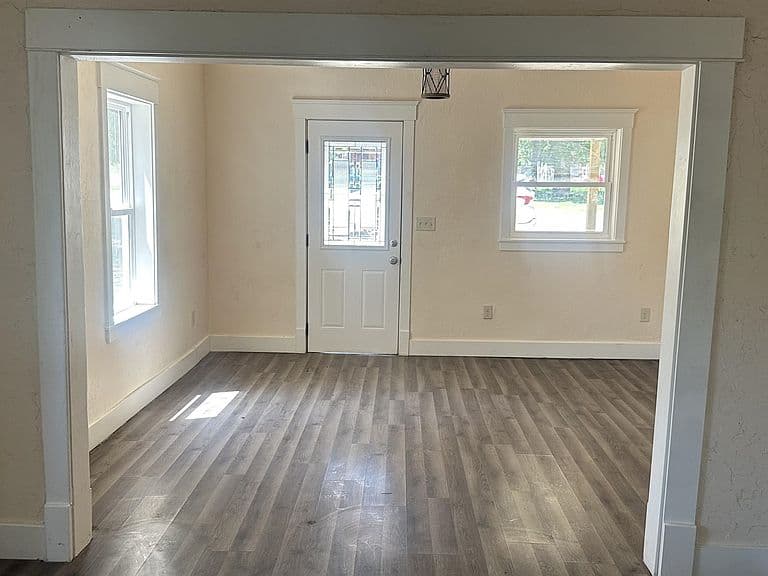 703 4th Ave photo 3