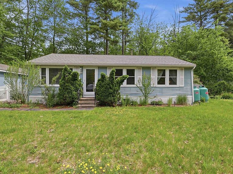 63 Trestle Brook Drive photo 2