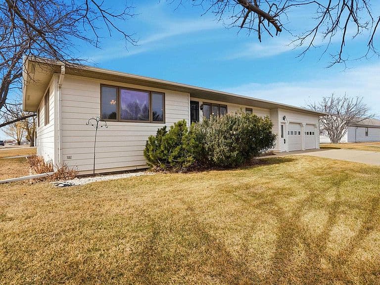 611 Glenn St photo 1