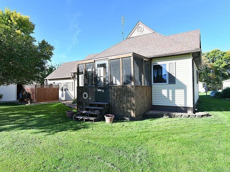 309 1st Ave E photo 1