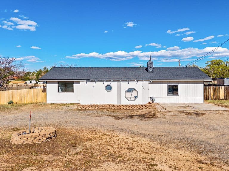 3587 Arcadia Dr photo 2