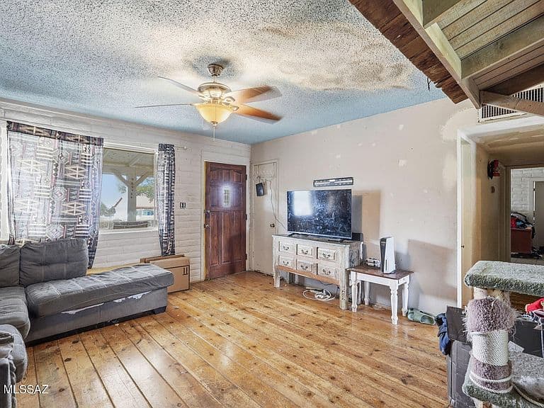 1530 N Wyatt Ln photo 3