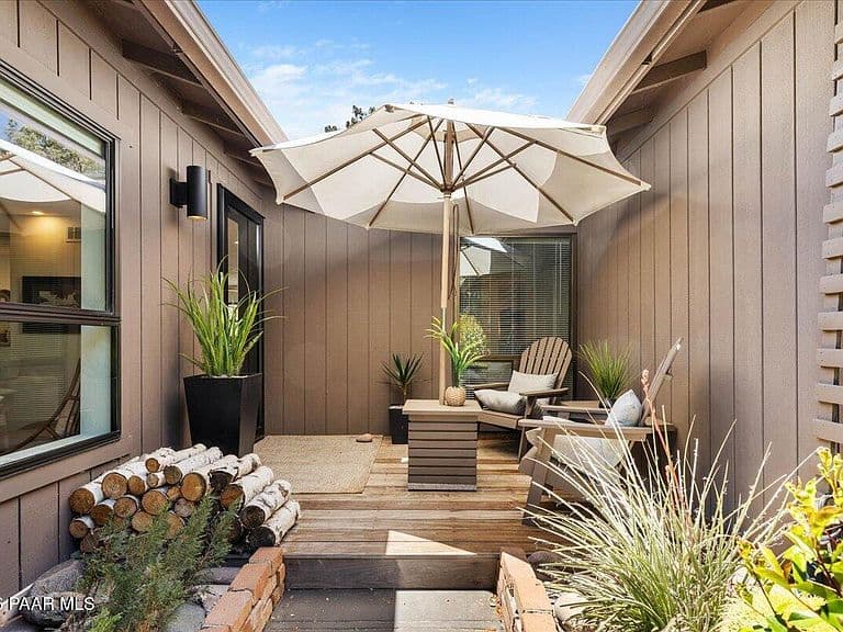 608 Hummingbird Way photo 2