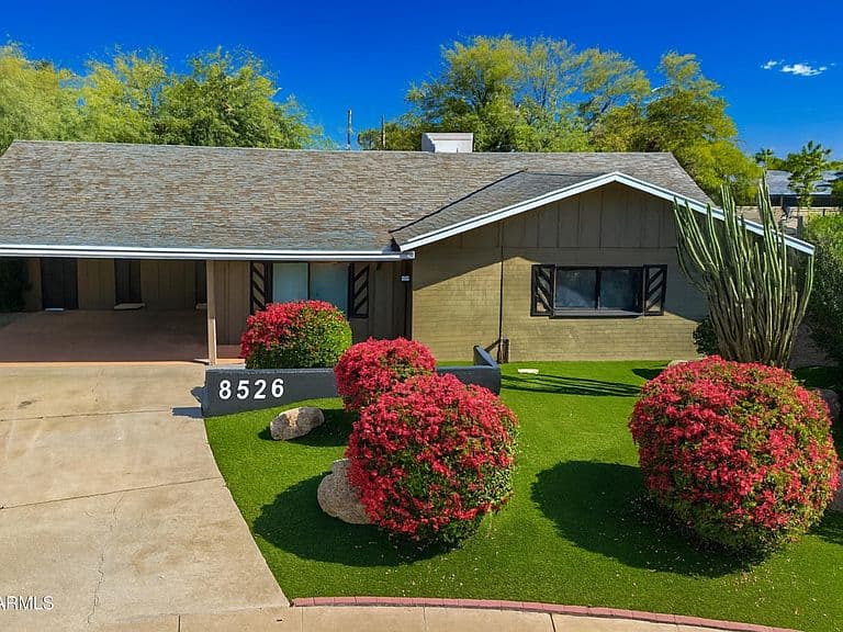 8526 E WHITTON Avenue photo 2