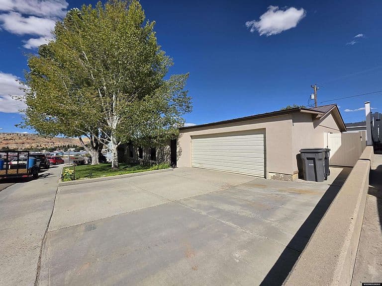 1205 Cottonwood Dr photo 5