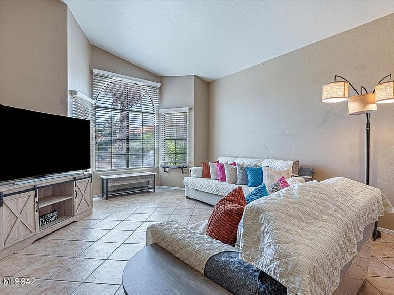 10301 N Oak Knoll Ln photo 4
