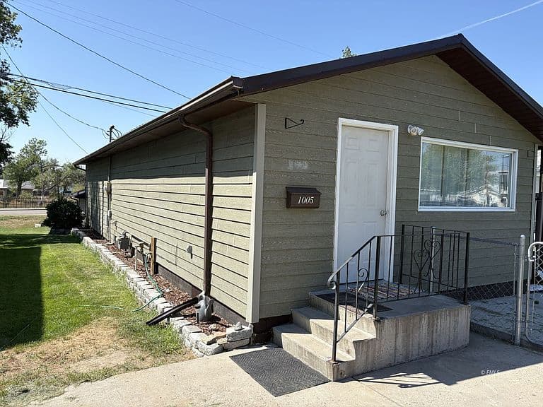 1005 Woodbury St photo 1
