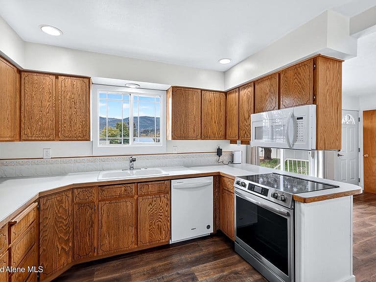16 E Lincoln Ave photo 4
